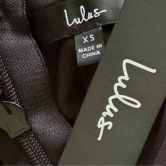 New with tag LULUS V-Neck Trumpet
GOWN DRESS Size X-SMALL BLACK  Infinite Glory - Picture 10 of 10